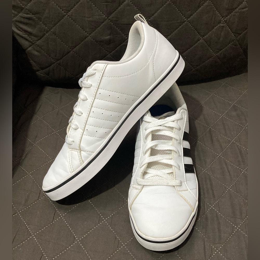 Mens Adidas PACE White Black Stripes sneakers - Size 10